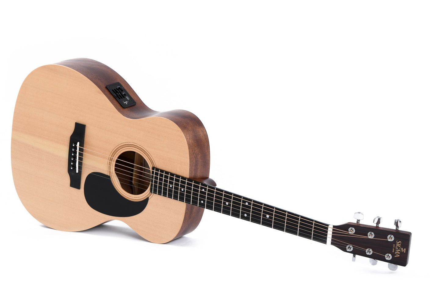 Sigma 000ME akustisk gitar med pickup-system