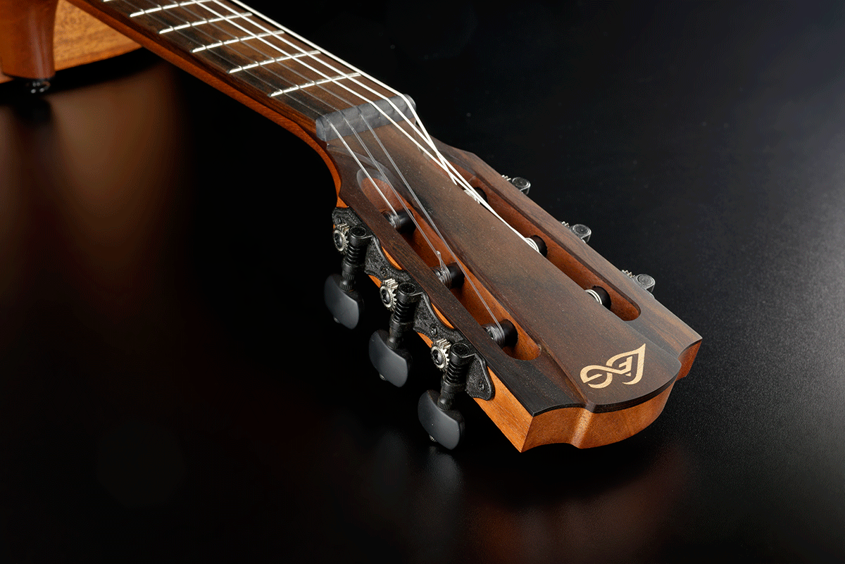 Lâg ESCAPADE-N-RCE Nylon Red Cedar Electric Acoustic