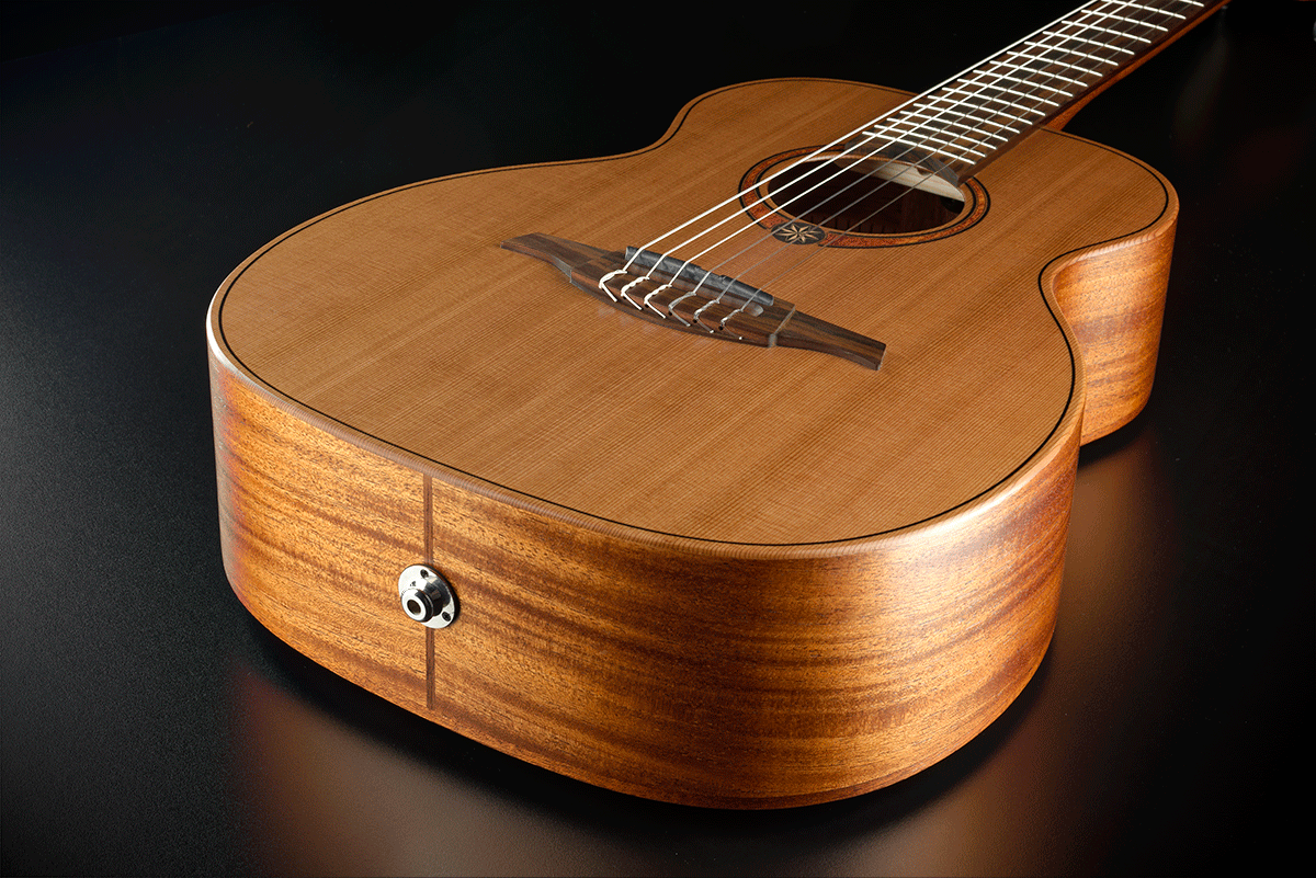 Lâg ESCAPADE-N-RCE Nylon Red Cedar Electric Acoustic