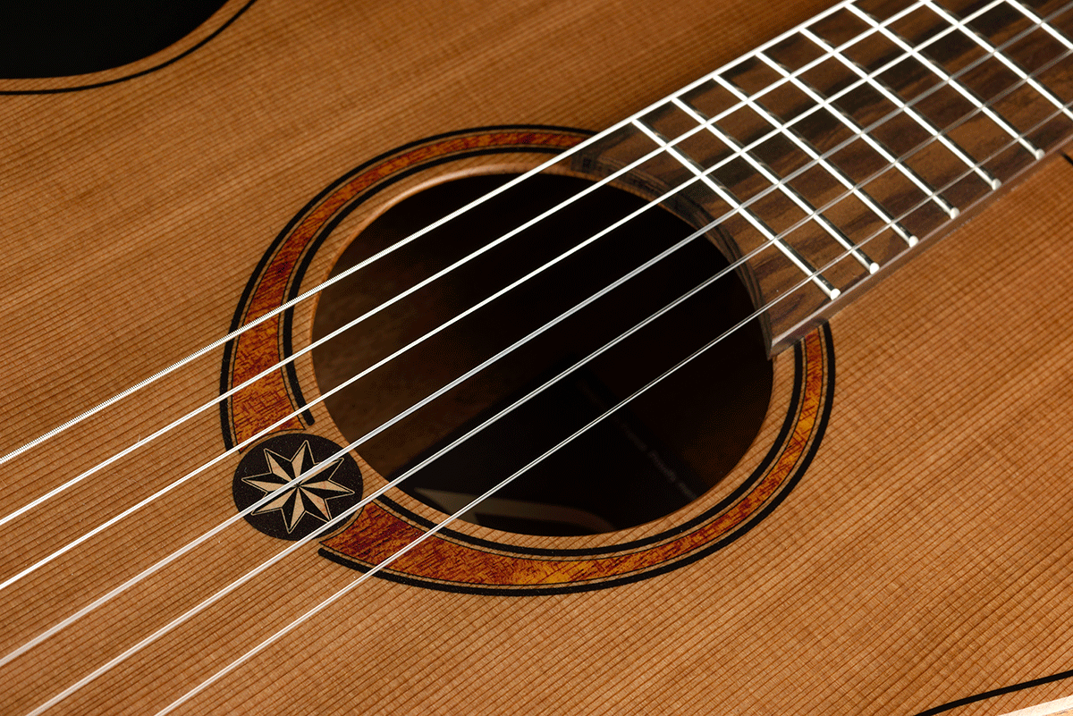 Lâg ESCAPADE-N-RCE Nylon Red Cedar Electric Acoustic
