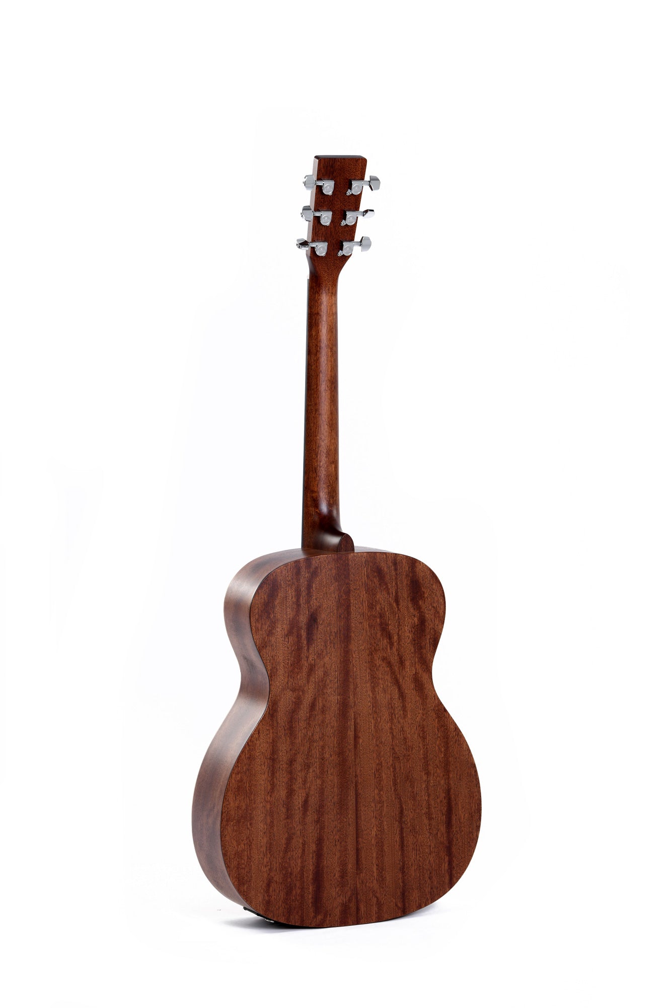 Sigma 000ME akustisk gitar med pickup-system