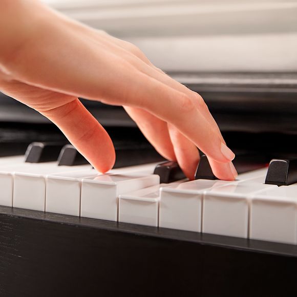 Donner DDP-100 el-piano, sort møbel